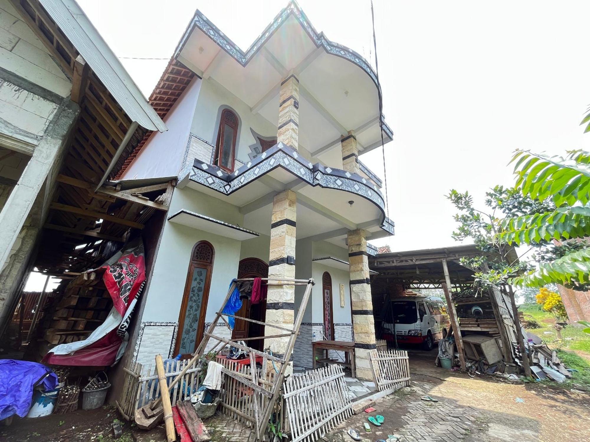 Отель Spot On 93423 Kost Berkah Near Kebun Teh Wonosari Лаванг Экстерьер фото